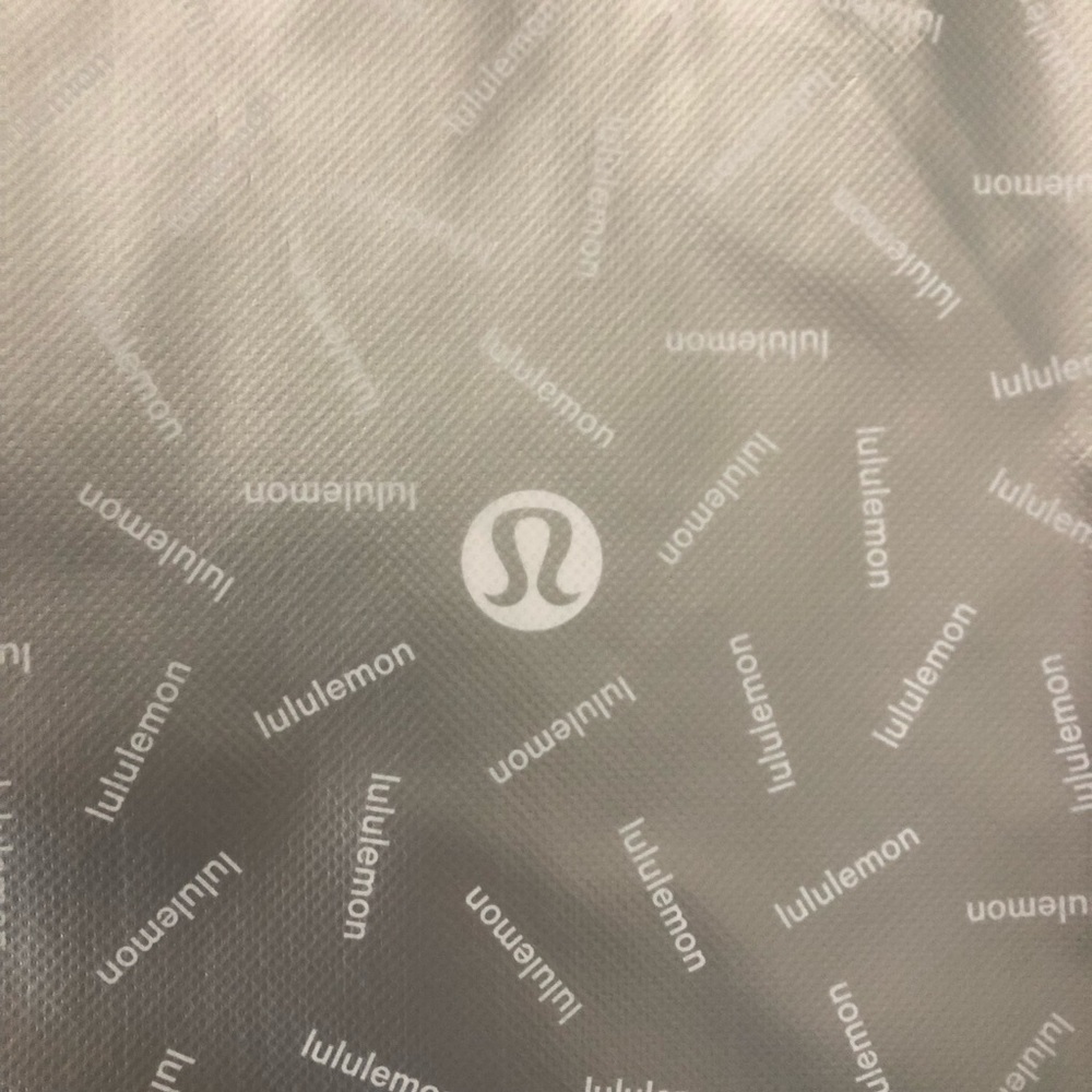 🍋 BRAND NEW PATTERN 🍋 Size Large Lululemon Reusable Bag - Picture 3 of 5